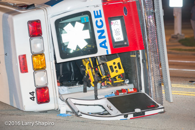 Arlington Heights IL crash between a car and Elite Ambulance 8-5-16 Arlington Heights Road and Dundee Road shapirophotography.net Larry Shapiro photographer